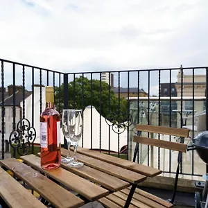  Apartment Flat In United Kingdom