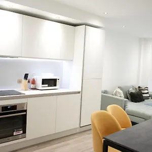 Luxury Flat In Royal Wharf London